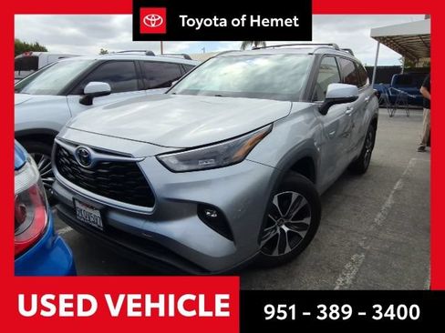 Used 2022 Toyota Highlander XLE FWD image 1