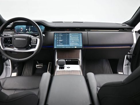 Used 2025 Land Rover Range Rover SE image 17