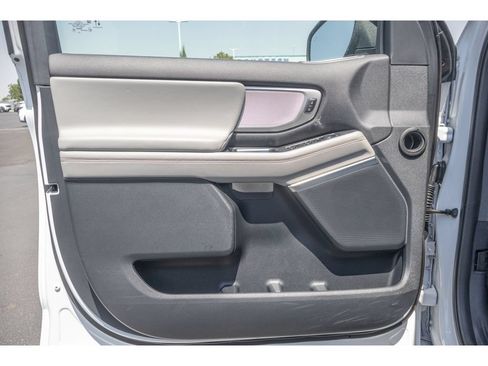 Used 2025 Ford Expedition Active AWD/4WD image 19