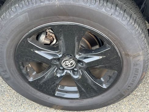 Used 2024 Toyota RAV4 XLE image 17