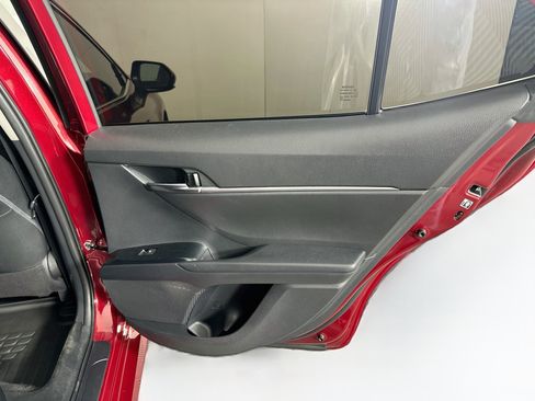 Used 2019 Toyota Camry LE FWD image 28