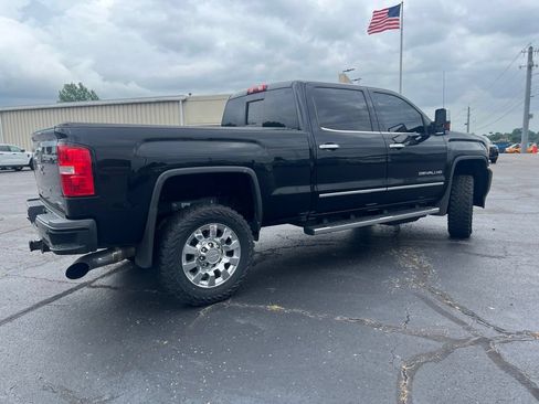 Used 2017 GMC Sierra 2500 Denali w/ Duramax Plus Package AWD/4WD image 4