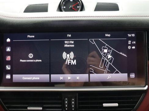 Used 2023 Porsche Cayenne AWD/4WD image 24