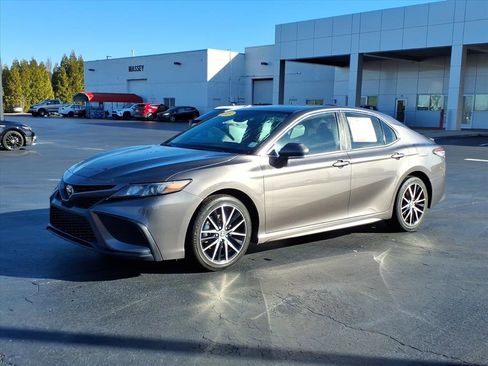 Used 2023 Toyota Camry SE image 7