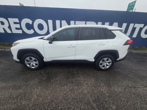 Used 2022 Toyota RAV4 LE image 4
