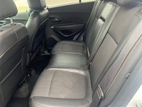 Used 2019 Chevrolet Trax LT w/ LT Convenience Package image 8