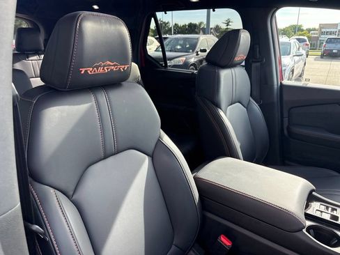Used 2025 Honda Pilot TrailSport image 28
