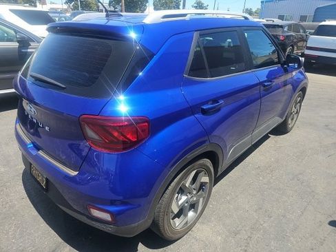 Used 2024 Hyundai Venue Limited FWD image 4