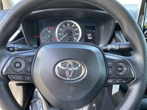 Used 2021 Toyota Corolla LE FWD image 13