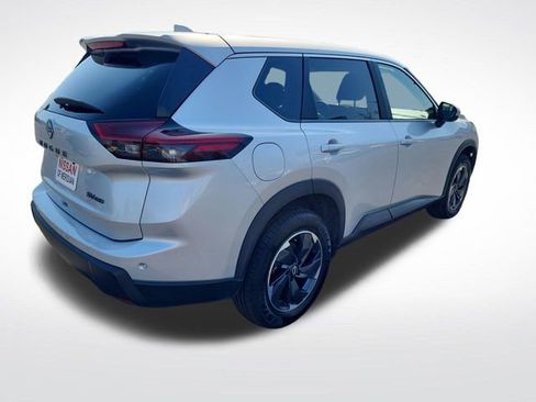 Used 2024 Nissan Rogue SV image 5
