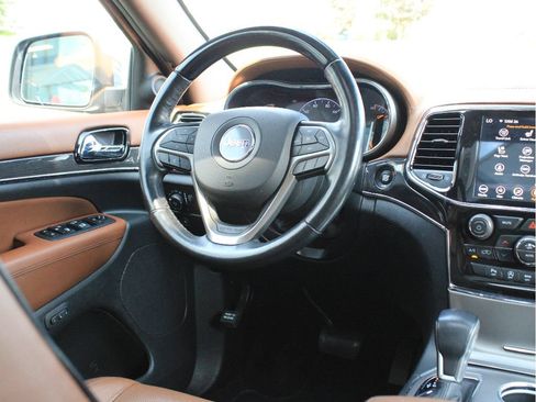 Used 2021 Jeep Grand Cherokee Overland AWD/4WD image 14