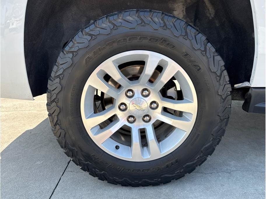 Used 2019 Chevrolet Suburban LT AWD/4WD image 13