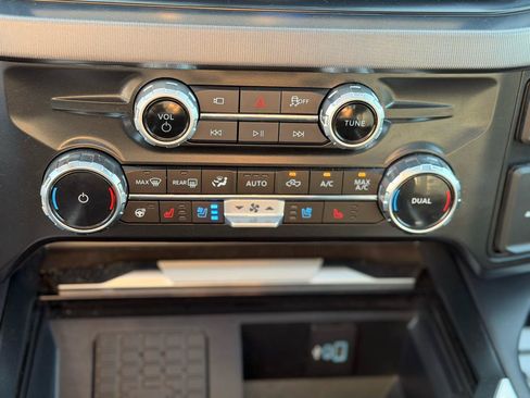 Used 2025 Ford F250 Platinum w/ FX4 Off-Road Package AWD/4WD image 33