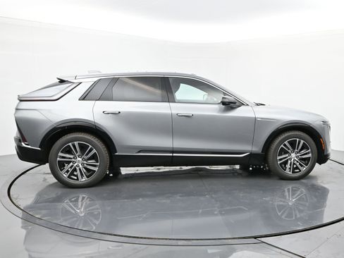 New 2025 Cadillac Lyriq Luxury image 6