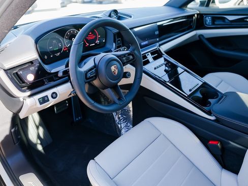 New 2026 Porsche Panamera 4 image 4