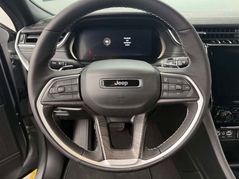 New 2025 Jeep Grand Cherokee Limited w/ Black Appearance Package image 24