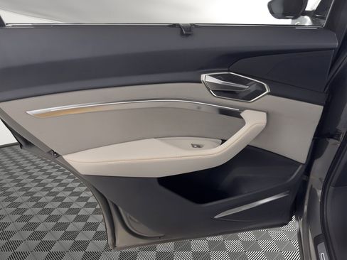 Used 2023 Audi e-tron Chronos w/ Chronos Package image 17