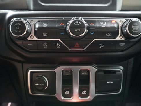 Used 2018 Jeep Wrangler Sport S image 20