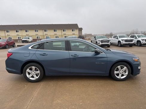 Used 2024 Chevrolet Malibu LT image 2