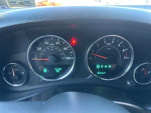 Used 2016 Jeep Wrangler Unlimited Sahara image 6