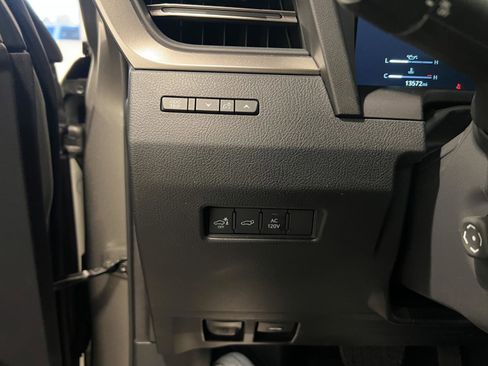 Used 2024 Lexus GX 550 w/ Accessory Package (31) image 15