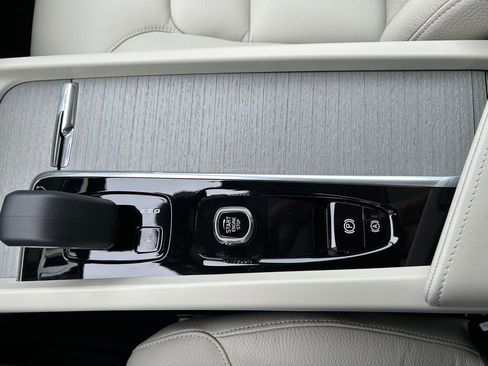 Certified 2025 Volvo V60 B5 Cross Country Plus image 28