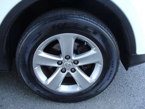 Used 2013 Toyota RAV4 XLE image 32