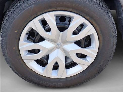 Used 2023 Toyota Corolla Cross L FWD image 15