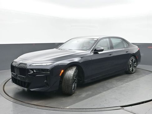 Used 2023 BMW i7 xDrive60 w/ Executive Package 2 image 7