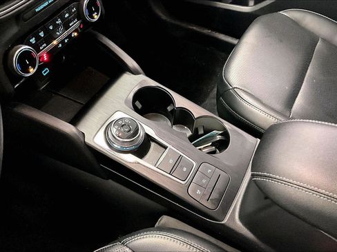 Used 2022 Ford Escape Titanium w/ Class II Trailer Tow Package image 16