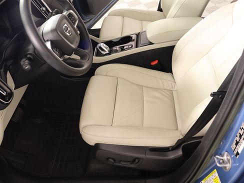 Used 2023 Volvo XC40 B5 Plus w/ Driver Assist Package AWD/4WD image 11