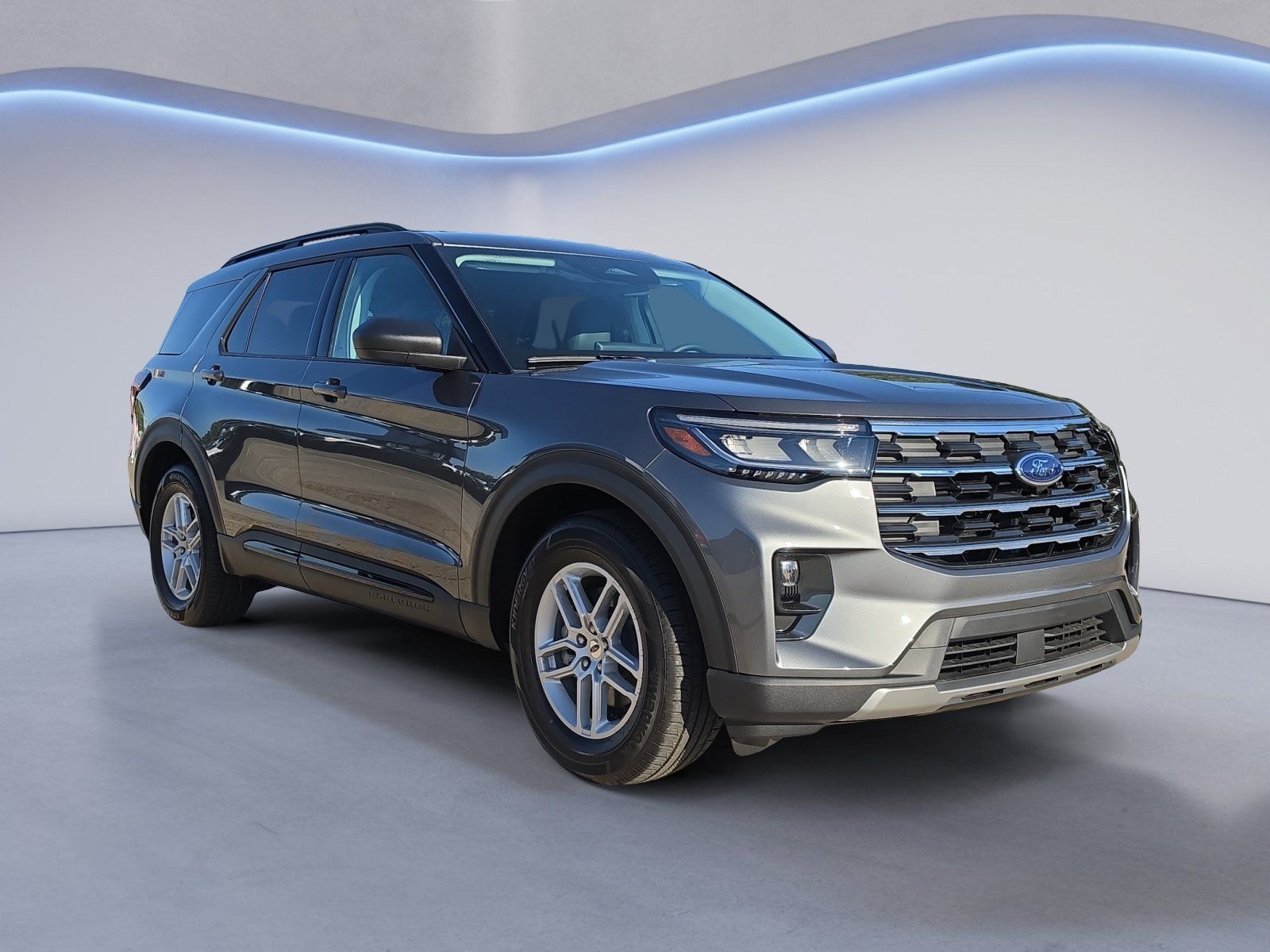Used 2026 Ford Explorer Active w/ Active Comfort Package RWD image 2
