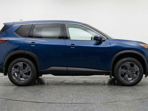 Used 2025 Nissan Rogue SV FWD image 11