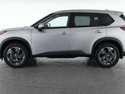 Used 2025 Nissan Rogue SV FWD image 5