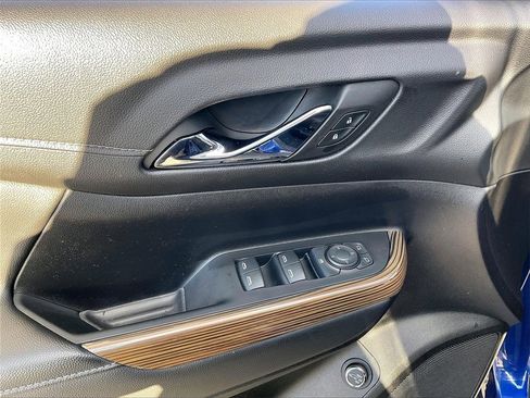 Used 2023 GMC Acadia SLE w/ Driver Convenience Package image 38