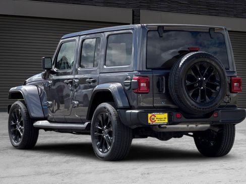 Used 2025 Jeep Wrangler Unlimited Sahara image 6