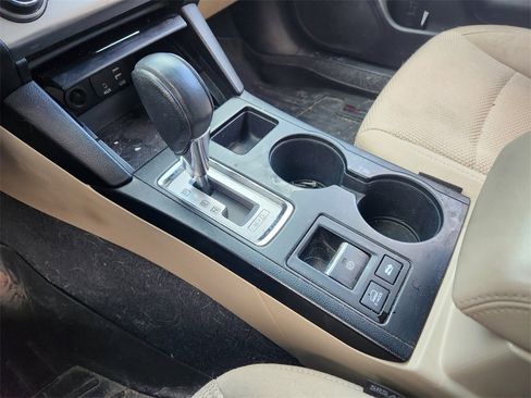 Used 2017 Subaru Outback 2.5i Premium image 22