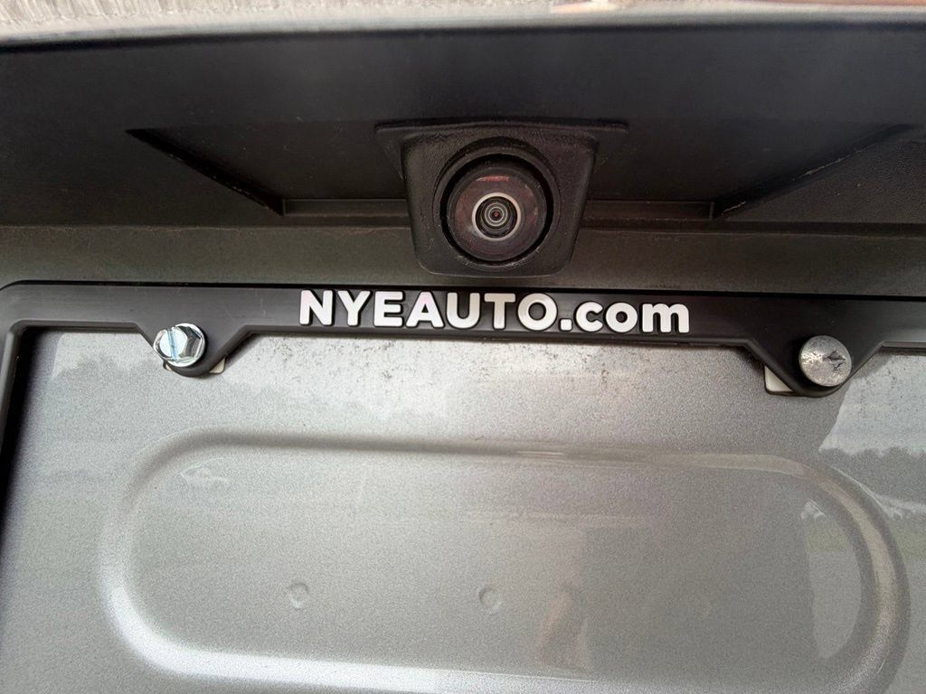 Used 2024 Buick Enclave Essence AWD/4WD image 43
