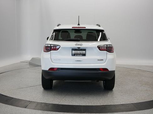 Certified 2022 Jeep Compass Latitude image 45