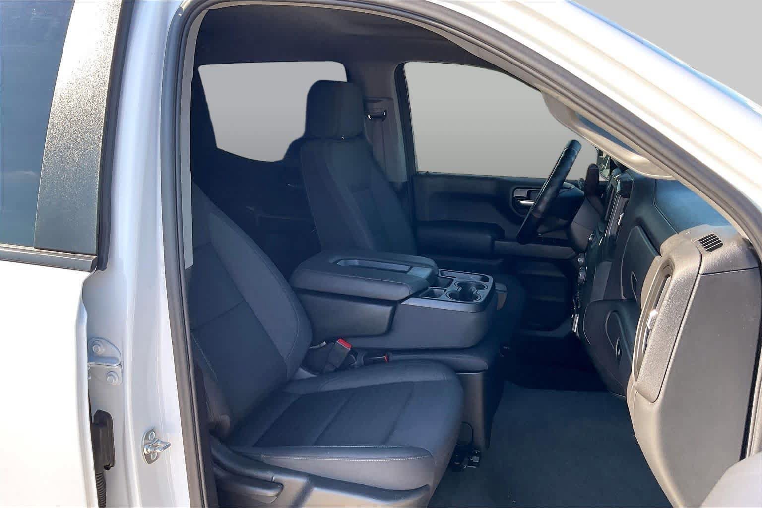 Certified 2025 Chevrolet Silverado 1500 Custom RWD image 9