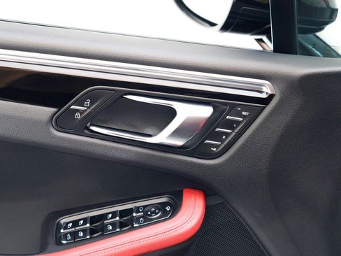 Used 2022 Porsche Macan S image 22