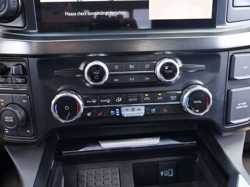 Used 2024 Ford F250 Lariat w/ Lariat Ultimate Package AWD/4WD image 24