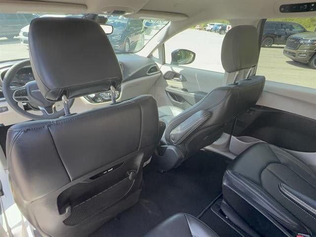 Used 2024 Chrysler Pacifica Limited FWD image 23