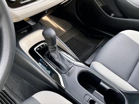 Used 2025 Toyota Corolla LE w/ LE Premium Package image 16