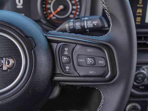 Used 2025 Jeep Wrangler Unlimited Sport image 12