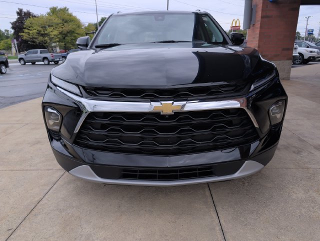 Used 2024 Chevrolet Blazer LT w/ Sound & Technology Package FWD image 11