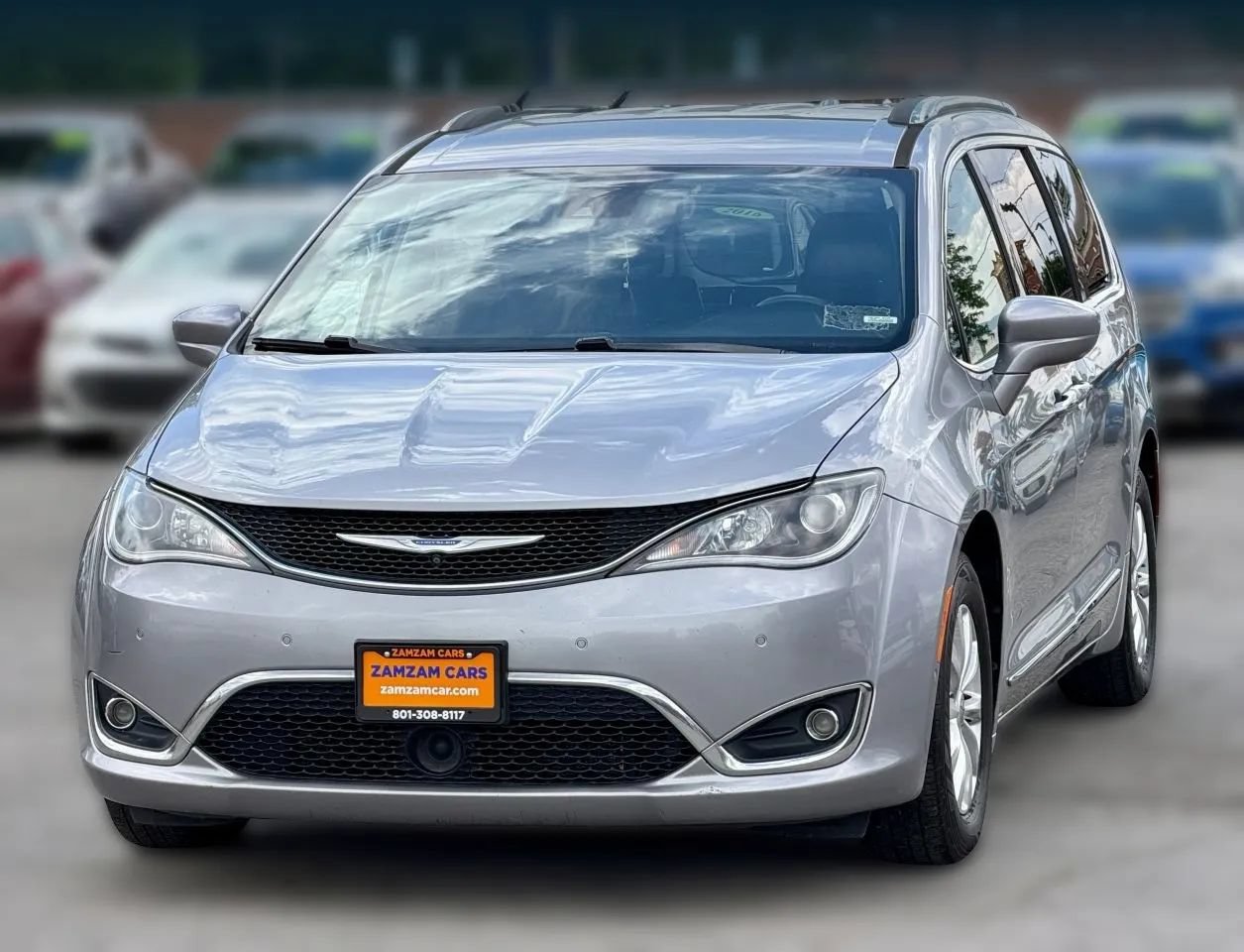 Used 2018 Chrysler Pacifica Touring-L w/ Advanced Safetytec Group FWD image 3