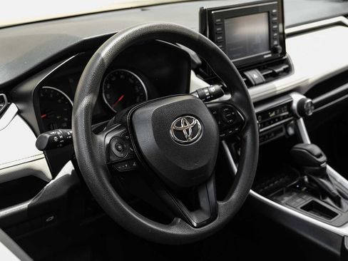 Used 2020 Toyota RAV4 XLE w/ Convenience Package FWD image 18