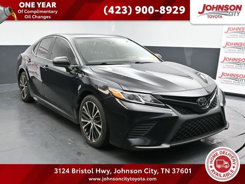 Used 2020 Toyota Camry SE image 1