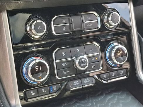 Used 2021 GMC Yukon XL Denali AWD/4WD image 15